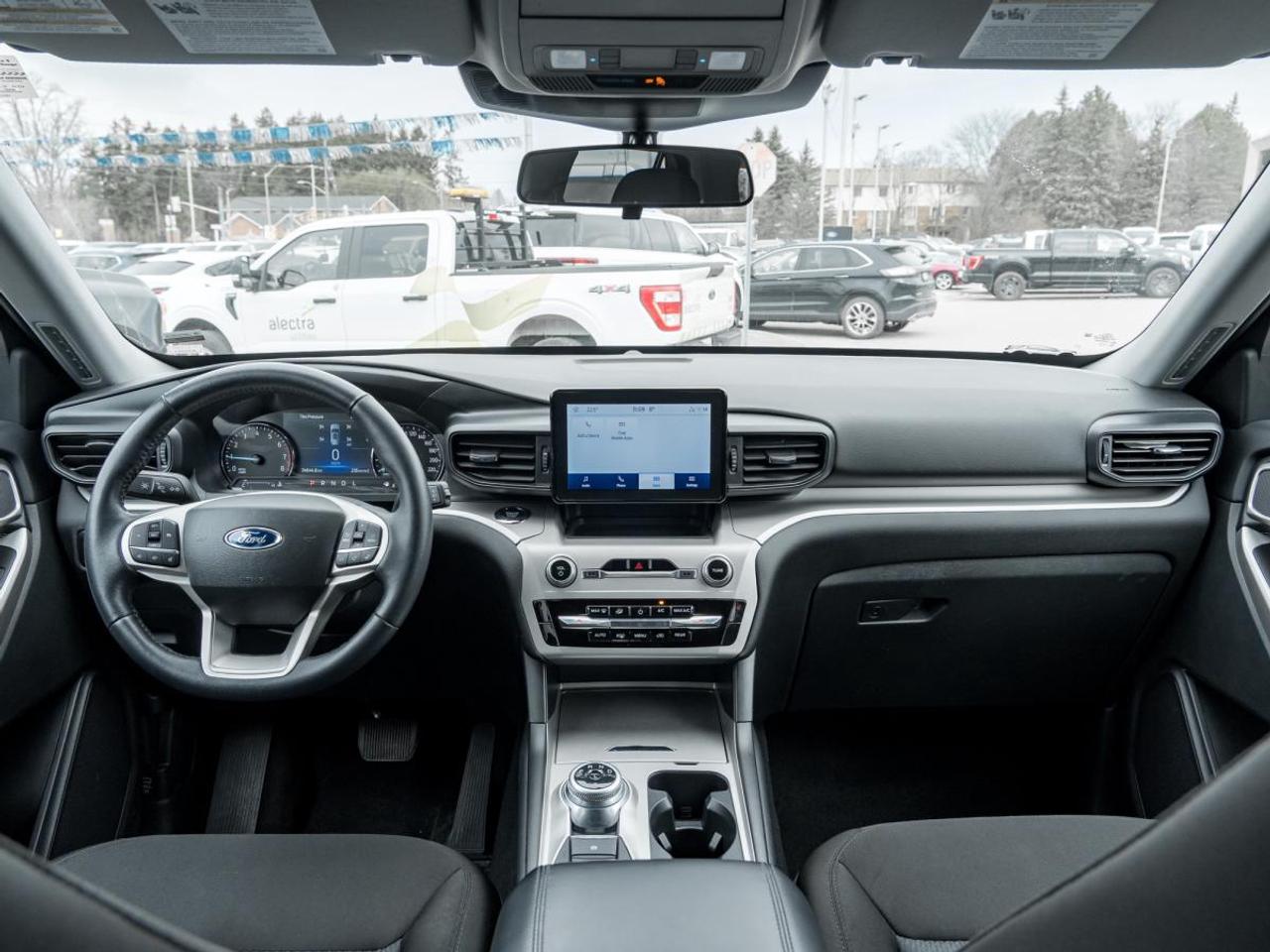 2023 Ford Explorer XLT Photo