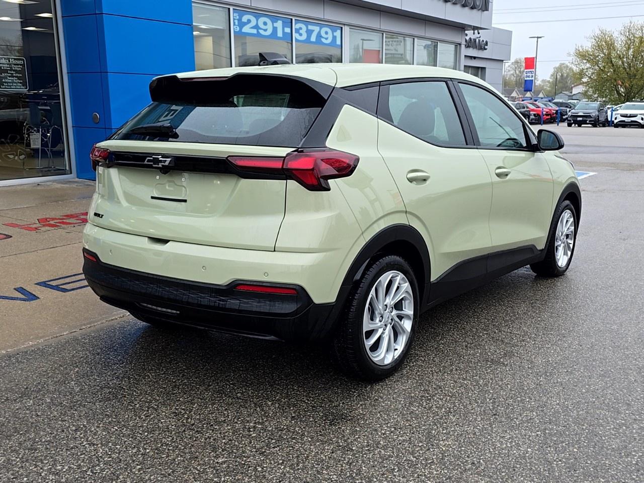 2027 Chevrolet Bolt FWD 4dr LT Photo