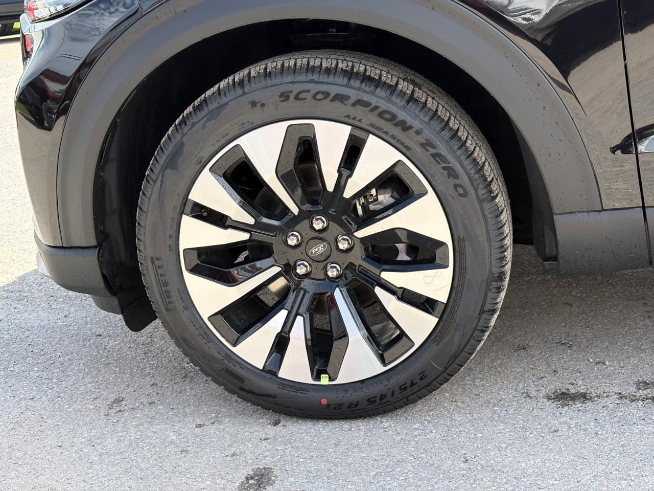 2026 Ford Explorer Platinum 4WD Photo