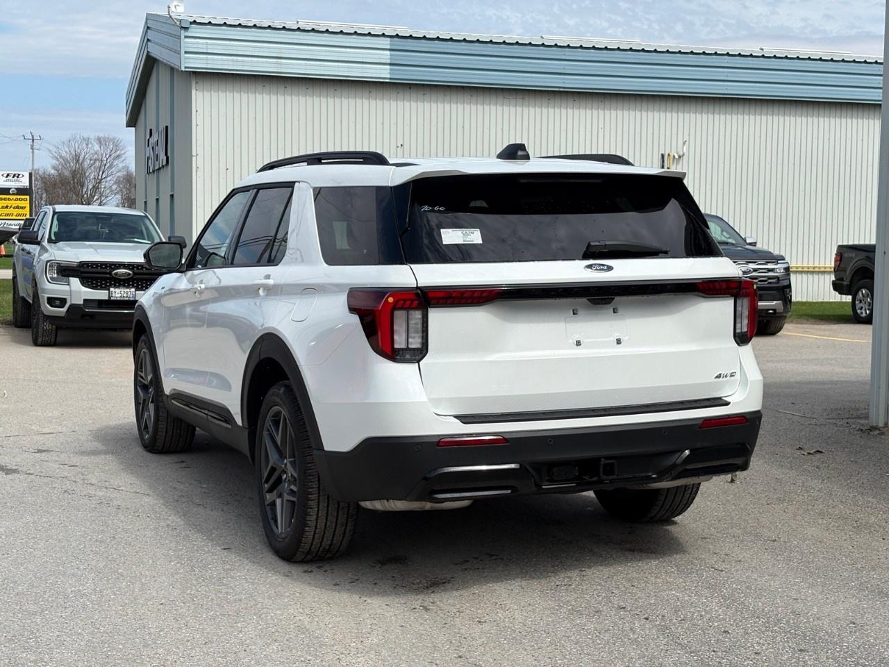 2026 Ford Explorer ST-Line 4WD Photo