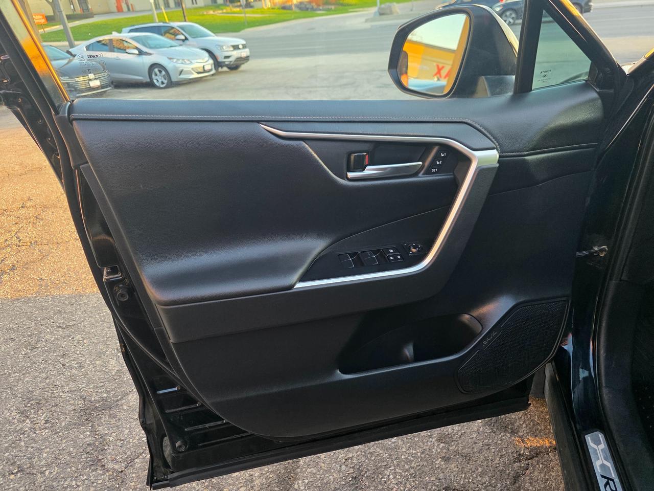 2019 Toyota RAV4 Hybrid Limited LOADED | LOW KMS | ACCIDENT FREE Photo