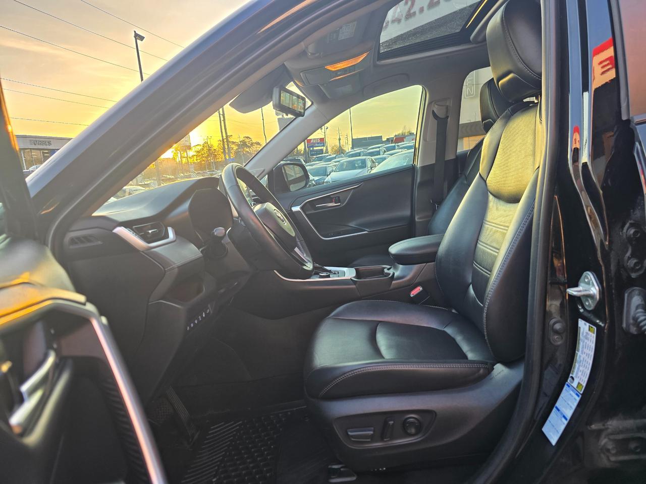 2019 Toyota RAV4 Hybrid Limited LOADED | LOW KMS | ACCIDENT FREE Photo
