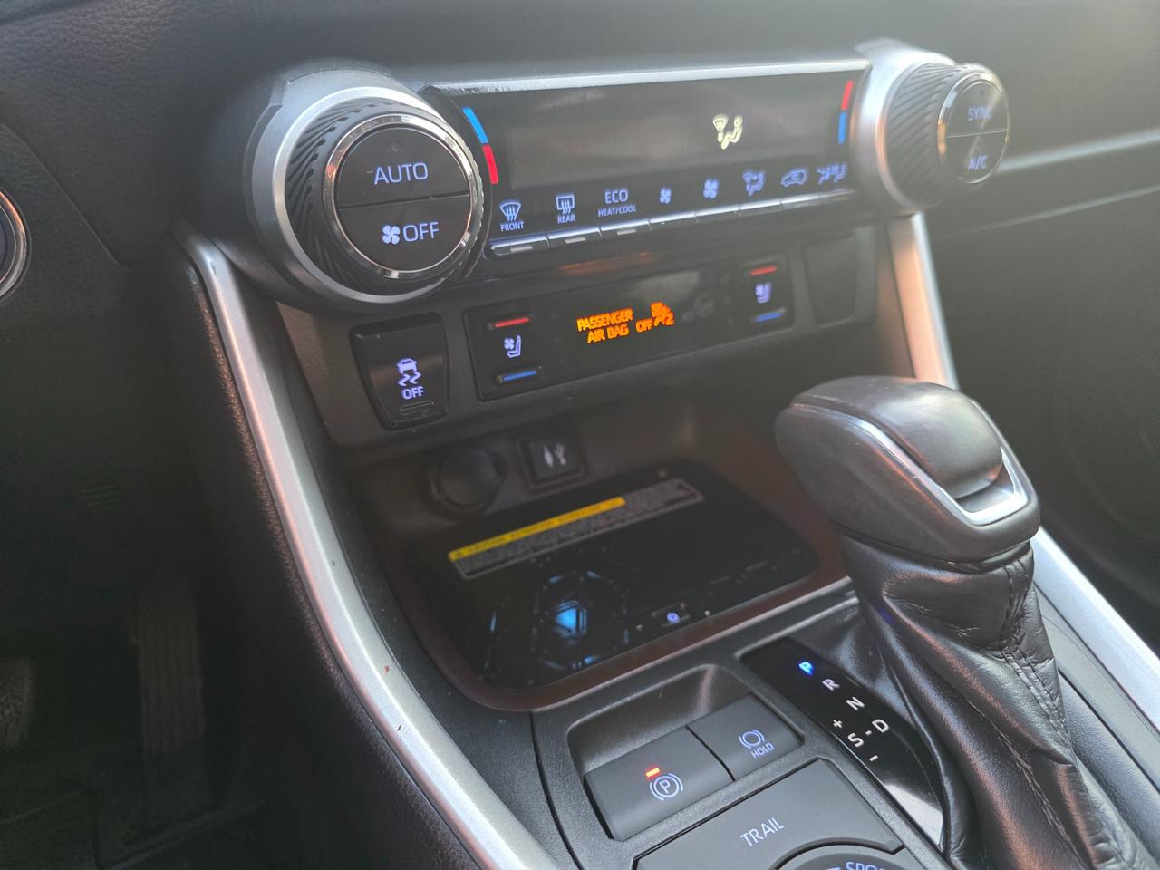2019 Toyota RAV4 Hybrid Limited LOADED | LOW KMS | ACCIDENT FREE Photo