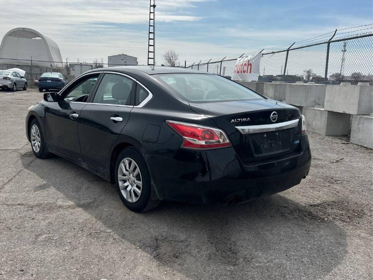 2015 Nissan Altima 2.5 S NEW ARRIVAL | PLEASE CALL AHEAD Photo