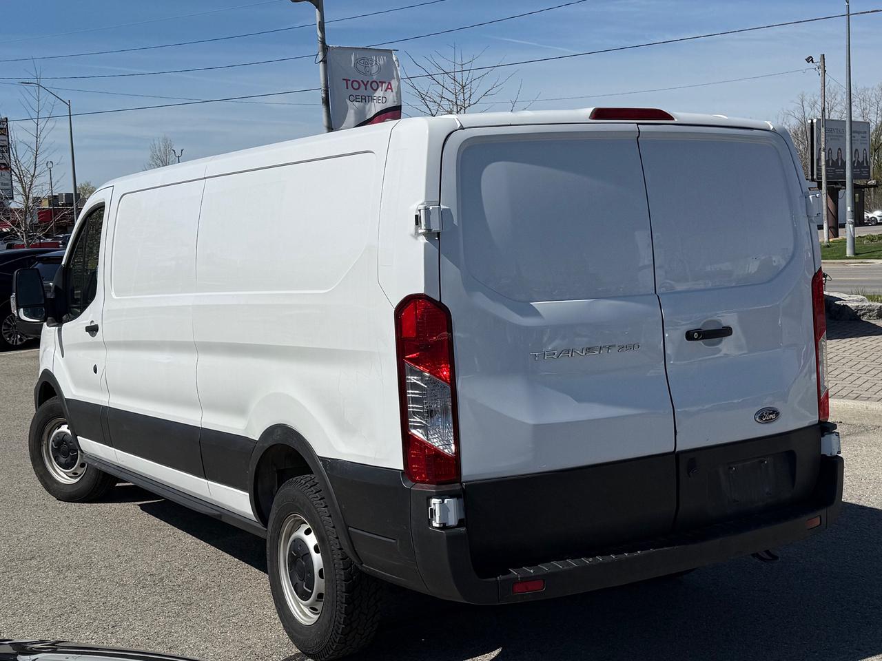 2021 Ford Transit 250  Photo