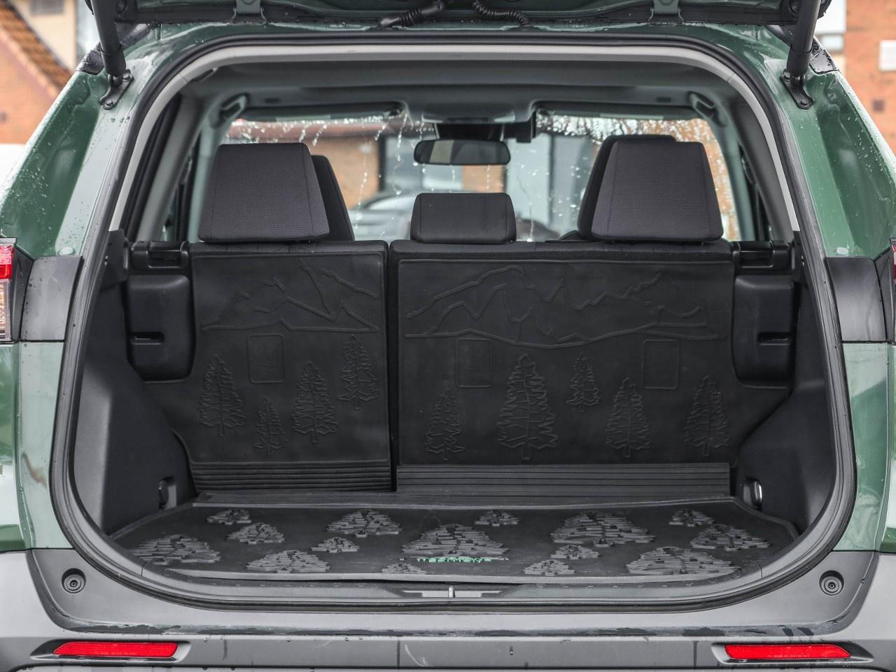 2025 Toyota RAV4 Hybrid XLE Photo