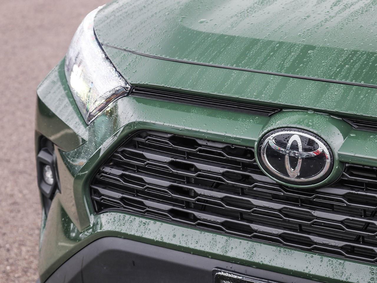 2025 Toyota RAV4 Hybrid XLE Photo