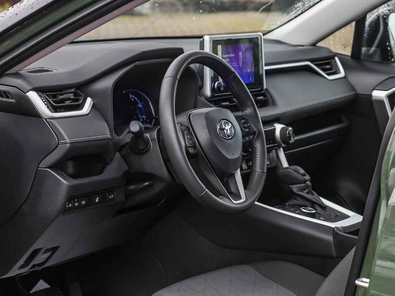 2025 Toyota RAV4 Hybrid XLE Photo