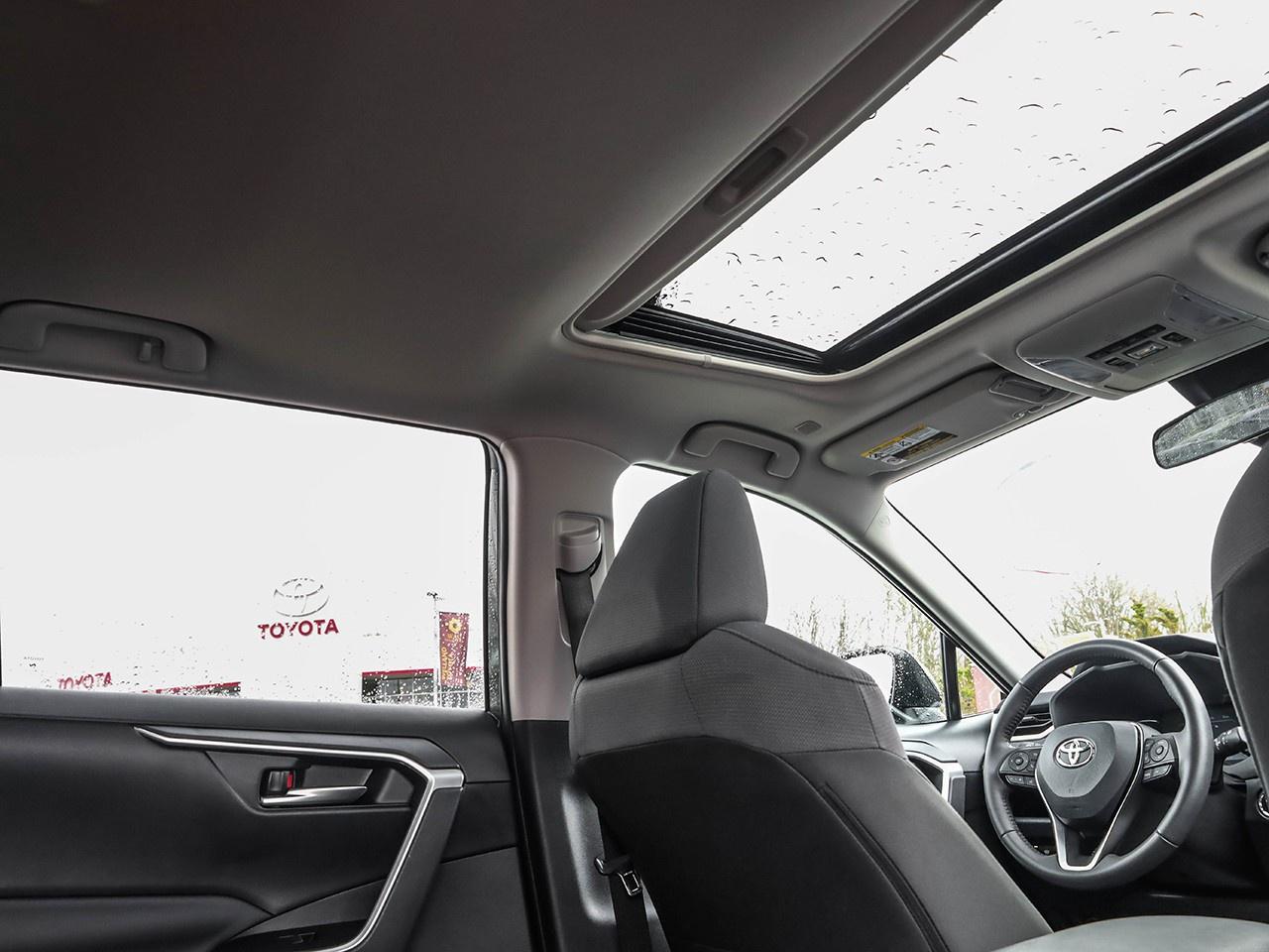 2025 Toyota RAV4 Hybrid XLE Photo