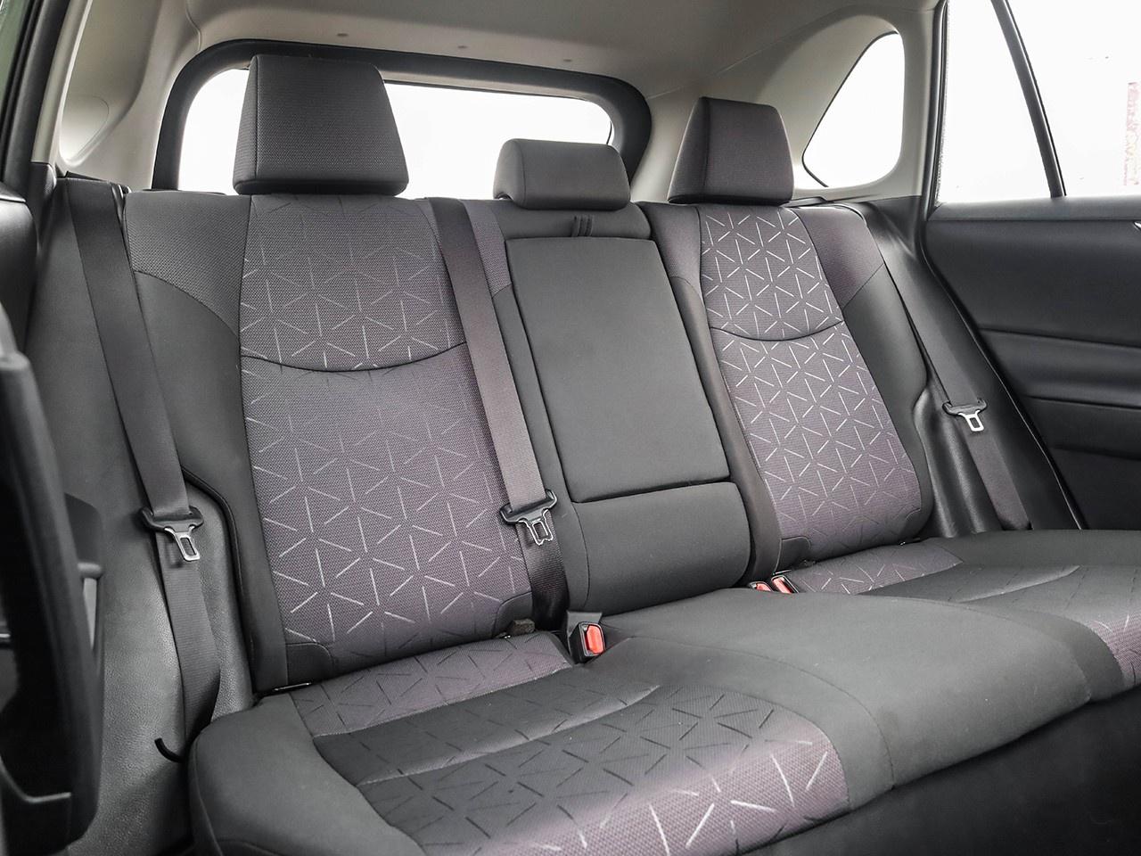 2025 Toyota RAV4 Hybrid XLE Photo