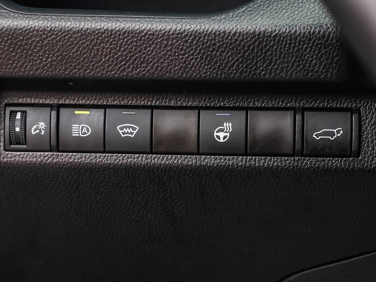 2025 Toyota RAV4 Hybrid XLE Photo