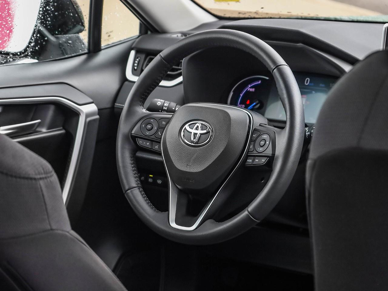 2025 Toyota RAV4 Hybrid XLE Photo