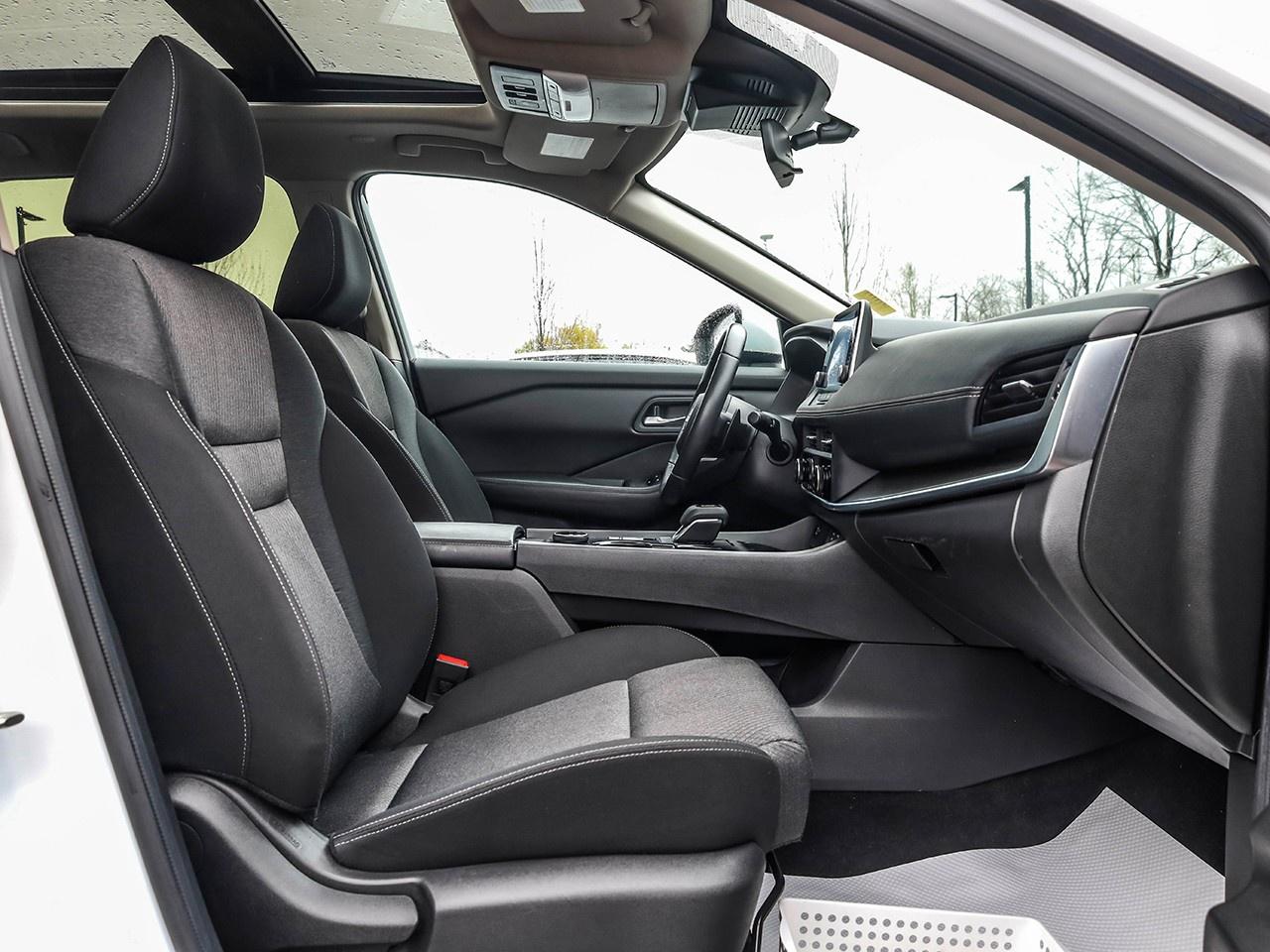 2024 Nissan Rogue SV MOONROOF Photo