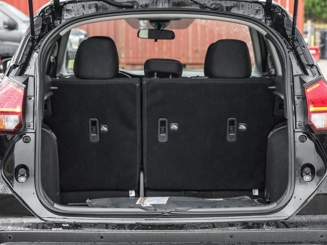 2025 Nissan Kicks Play SV Photo