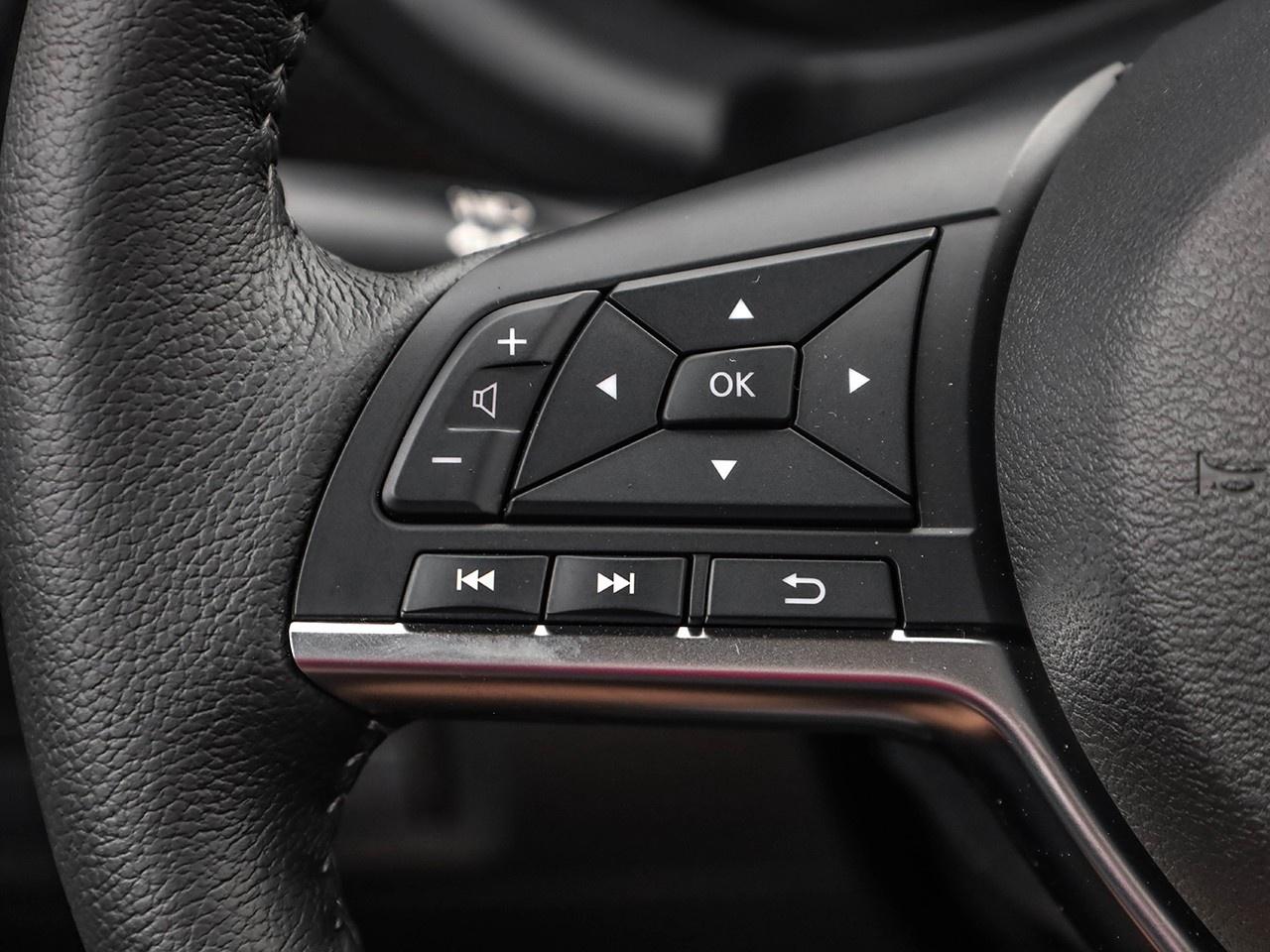 2025 Nissan Kicks Play SV Photo