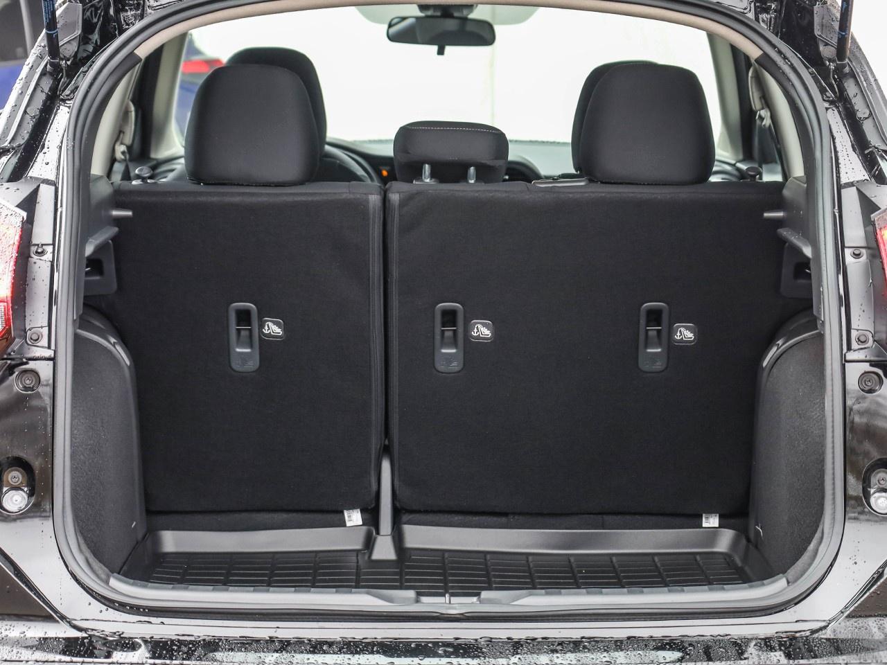 2025 Nissan Kicks Play SV Photo