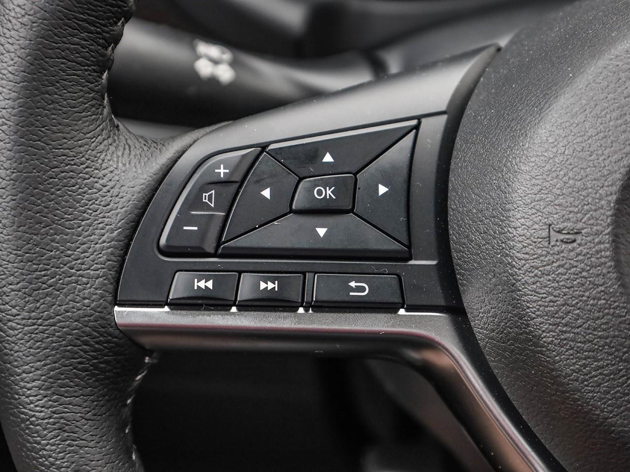 2025 Nissan Kicks Play SV Photo