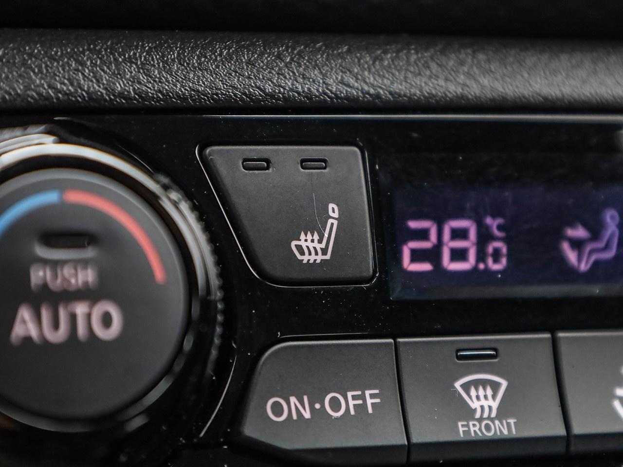 2025 Nissan Kicks Play SV Photo