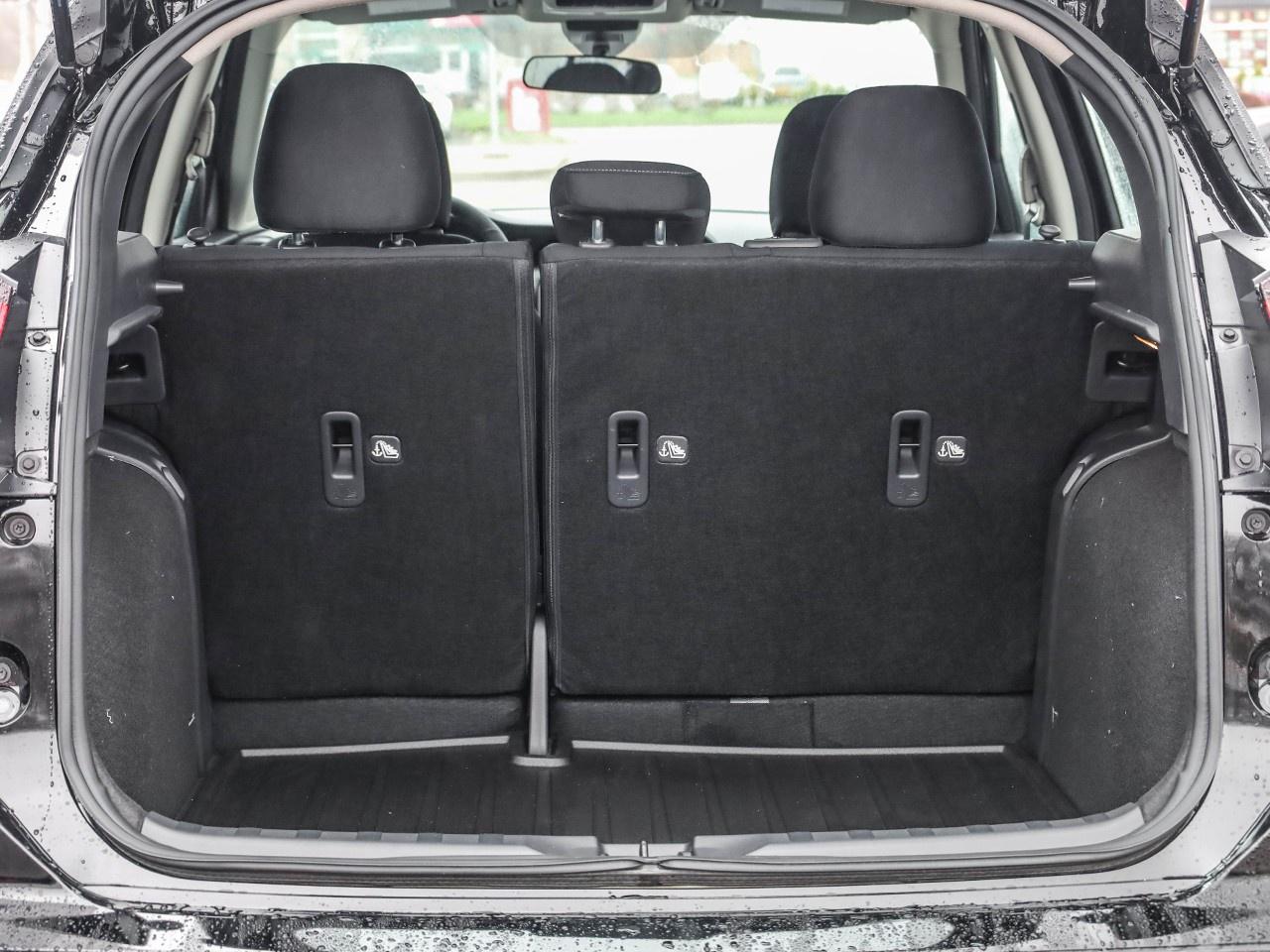 2025 Nissan Kicks Play SV Photo