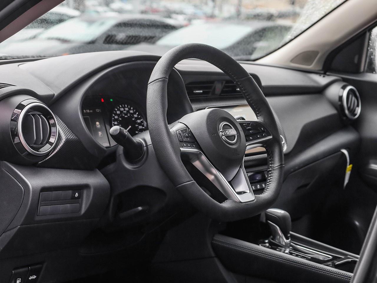 2025 Nissan Kicks Play SV Photo