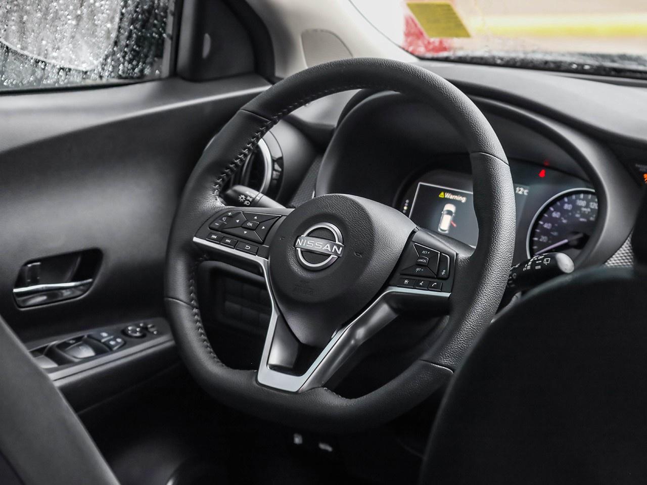 2025 Nissan Kicks Play SV Photo