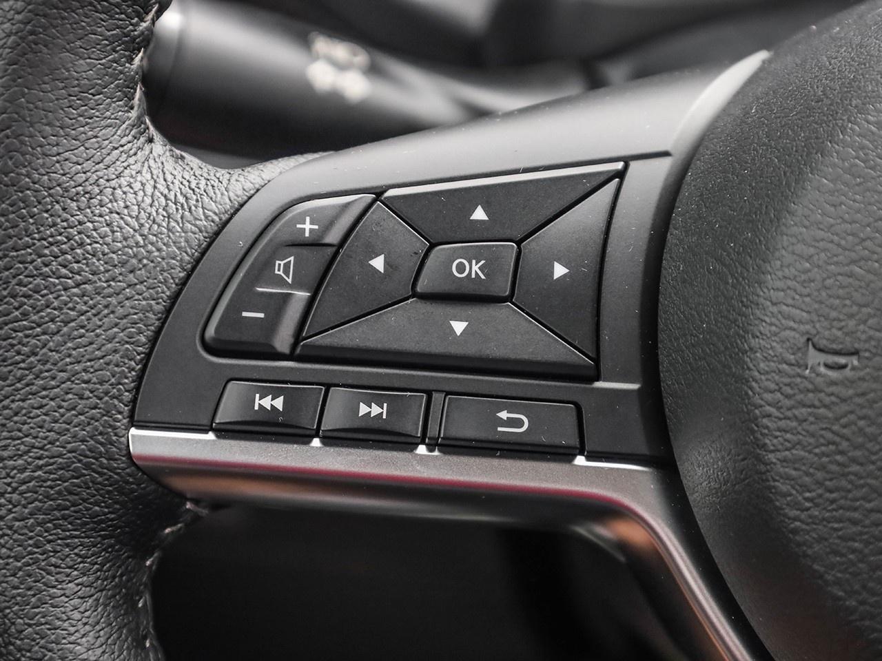 2025 Nissan Kicks Play SV Photo