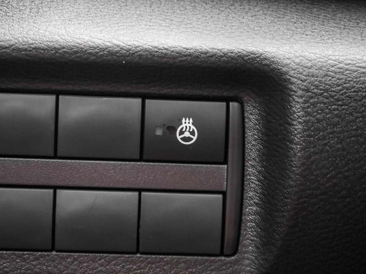 2025 Nissan Kicks Play SV Photo
