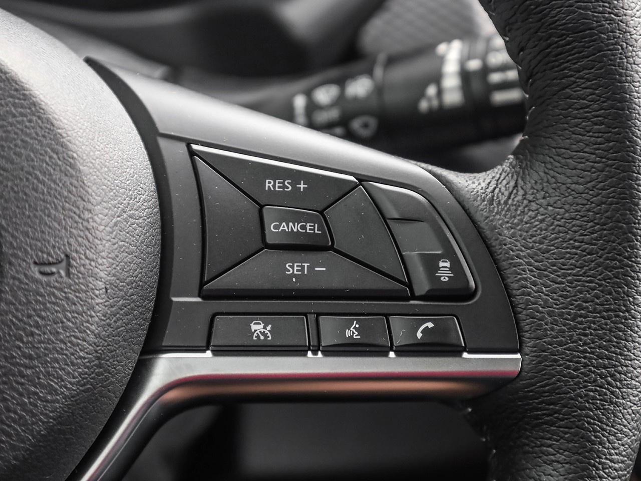 2025 Nissan Kicks Play SV Photo