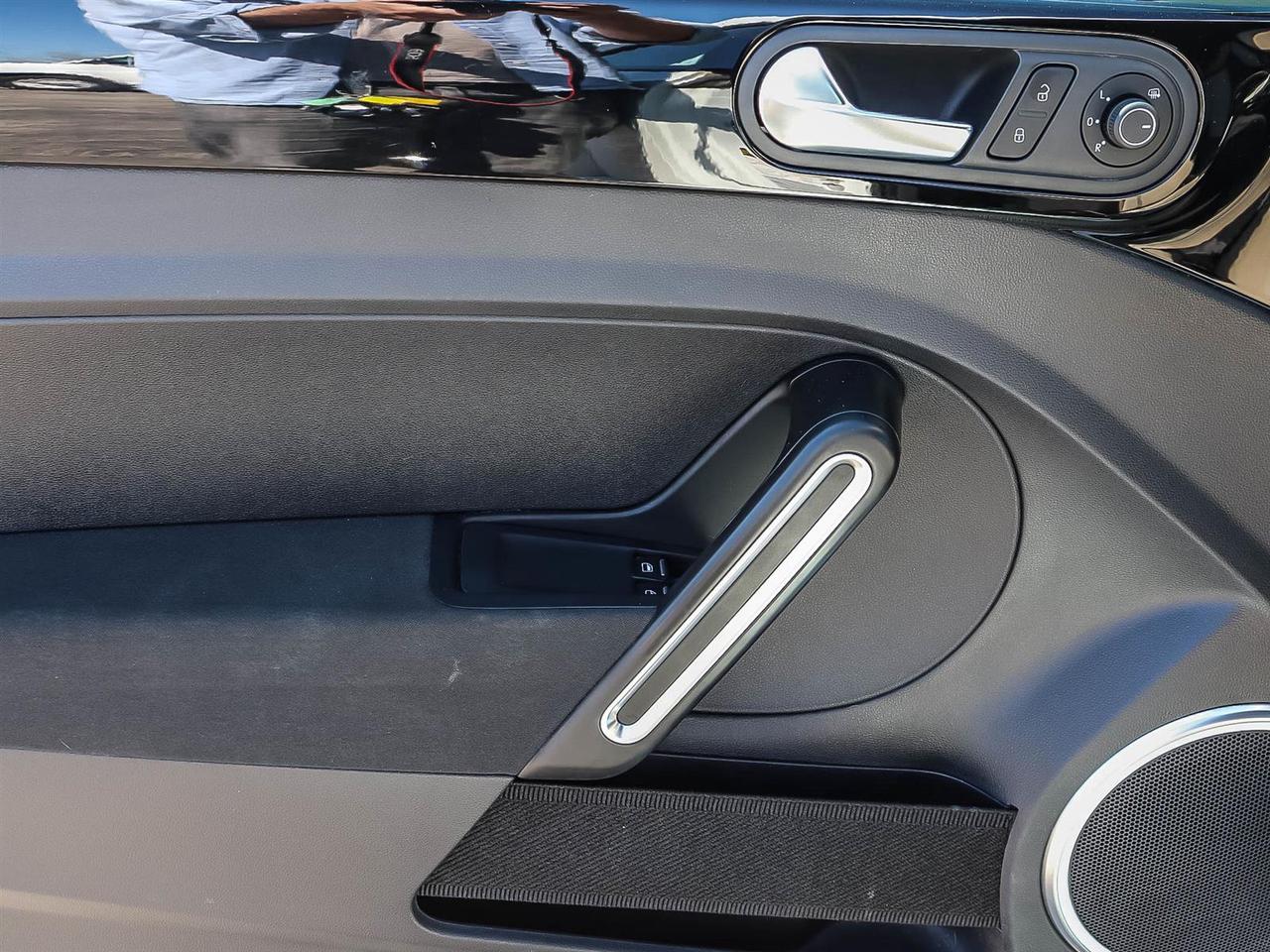 2018 Volkswagen Beetle Coast Photo