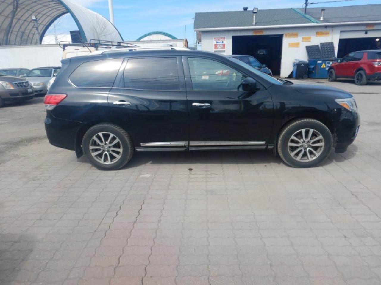 2015 Nissan Pathfinder SL Photo