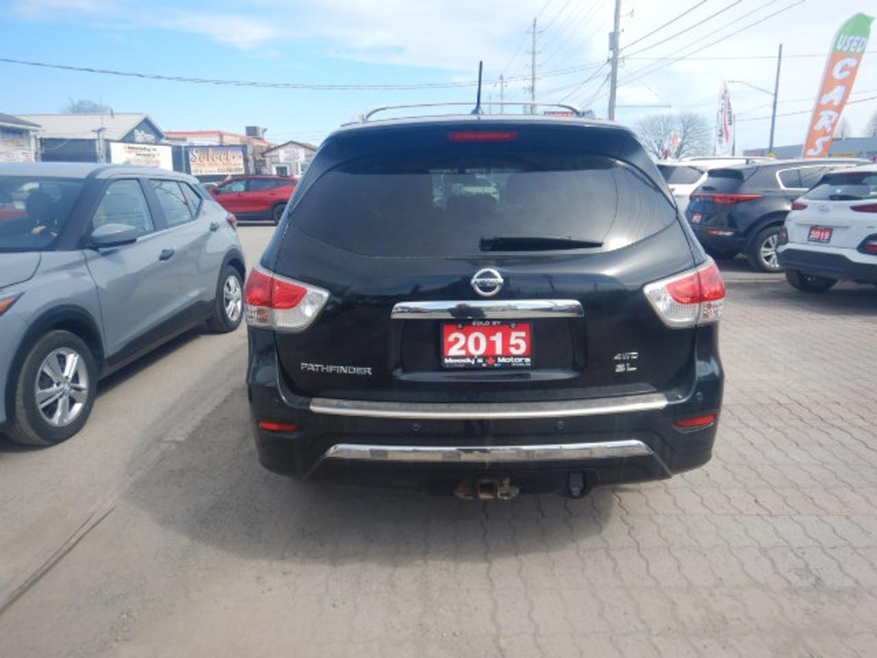 2015 Nissan Pathfinder SL Photo