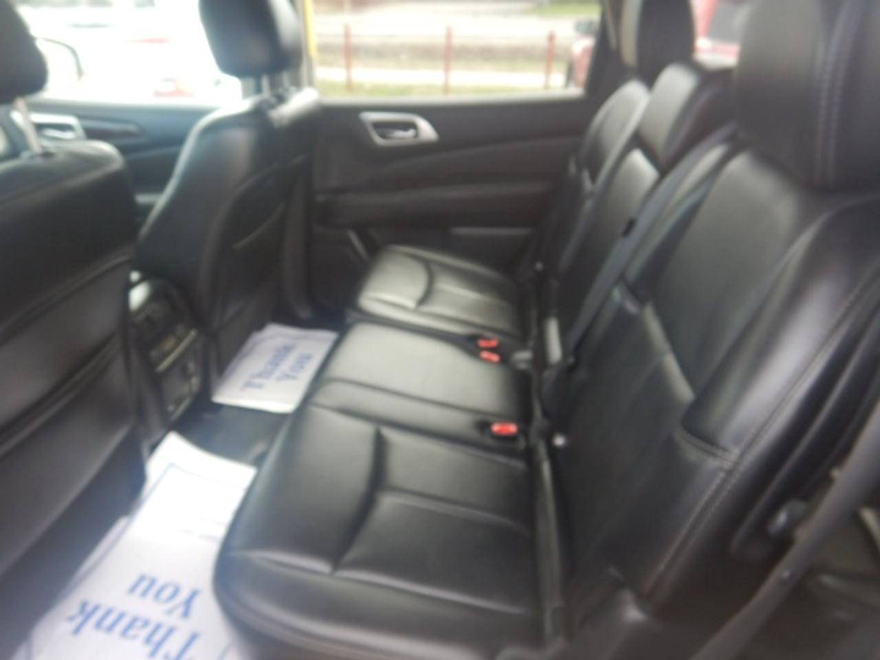 2015 Nissan Pathfinder SL Photo