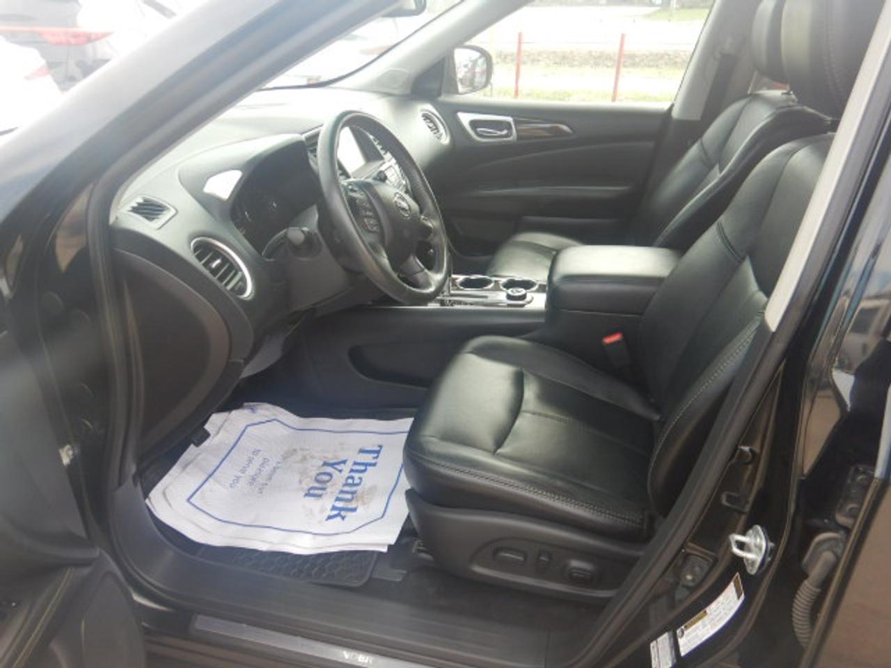 2015 Nissan Pathfinder SL Photo
