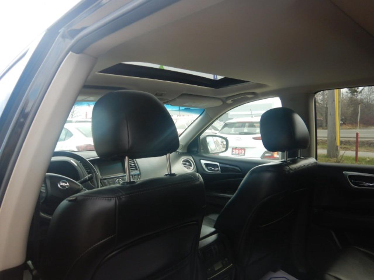 2015 Nissan Pathfinder SL Photo