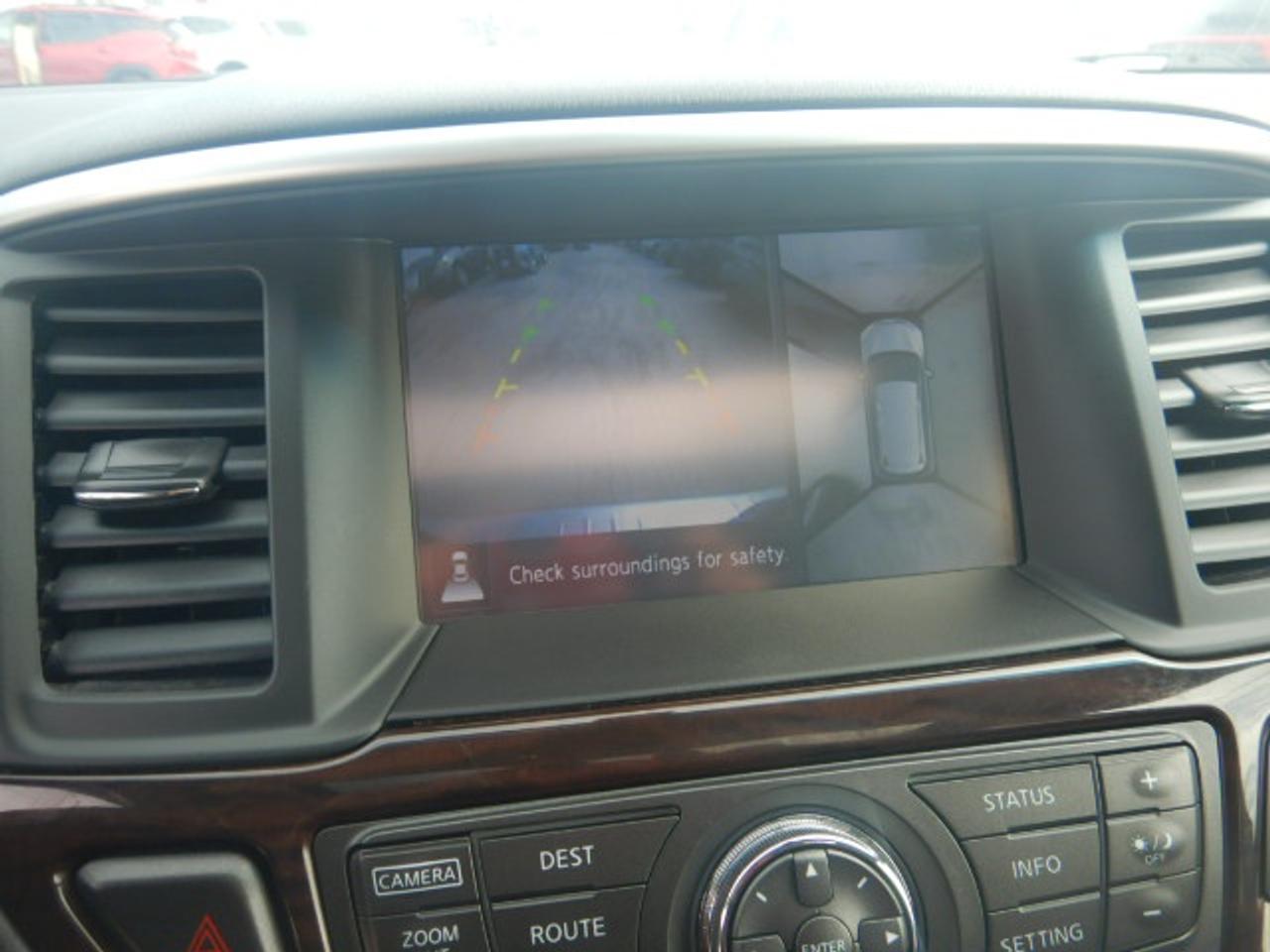 2015 Nissan Pathfinder SL Photo