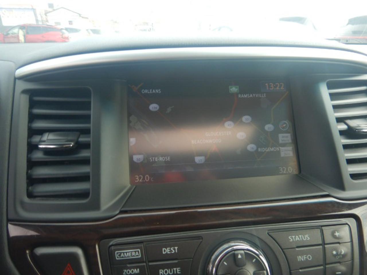 2015 Nissan Pathfinder SL Photo