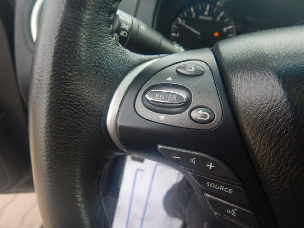 2015 Nissan Pathfinder SL Photo