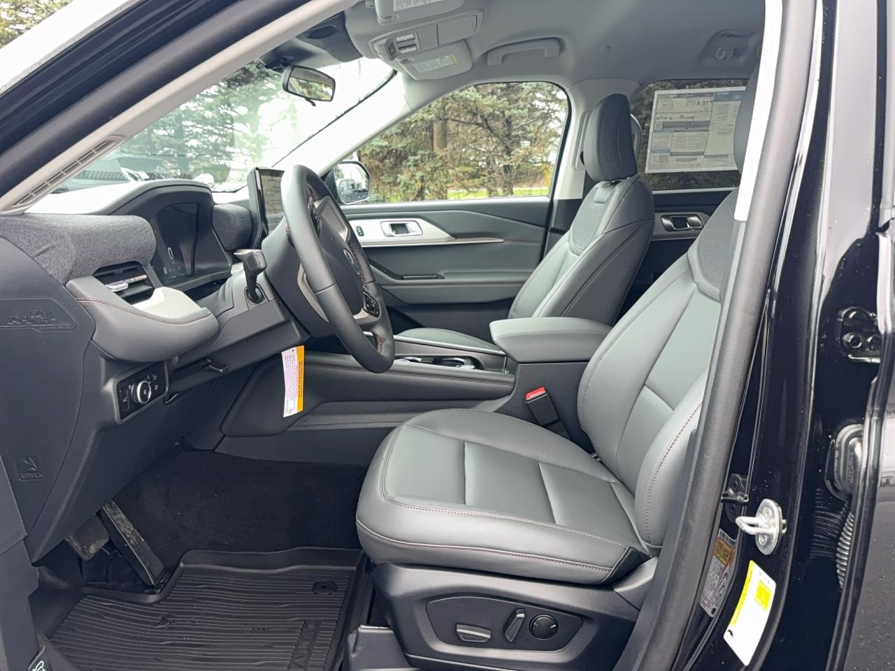 2026 Ford Explorer Active Photo3