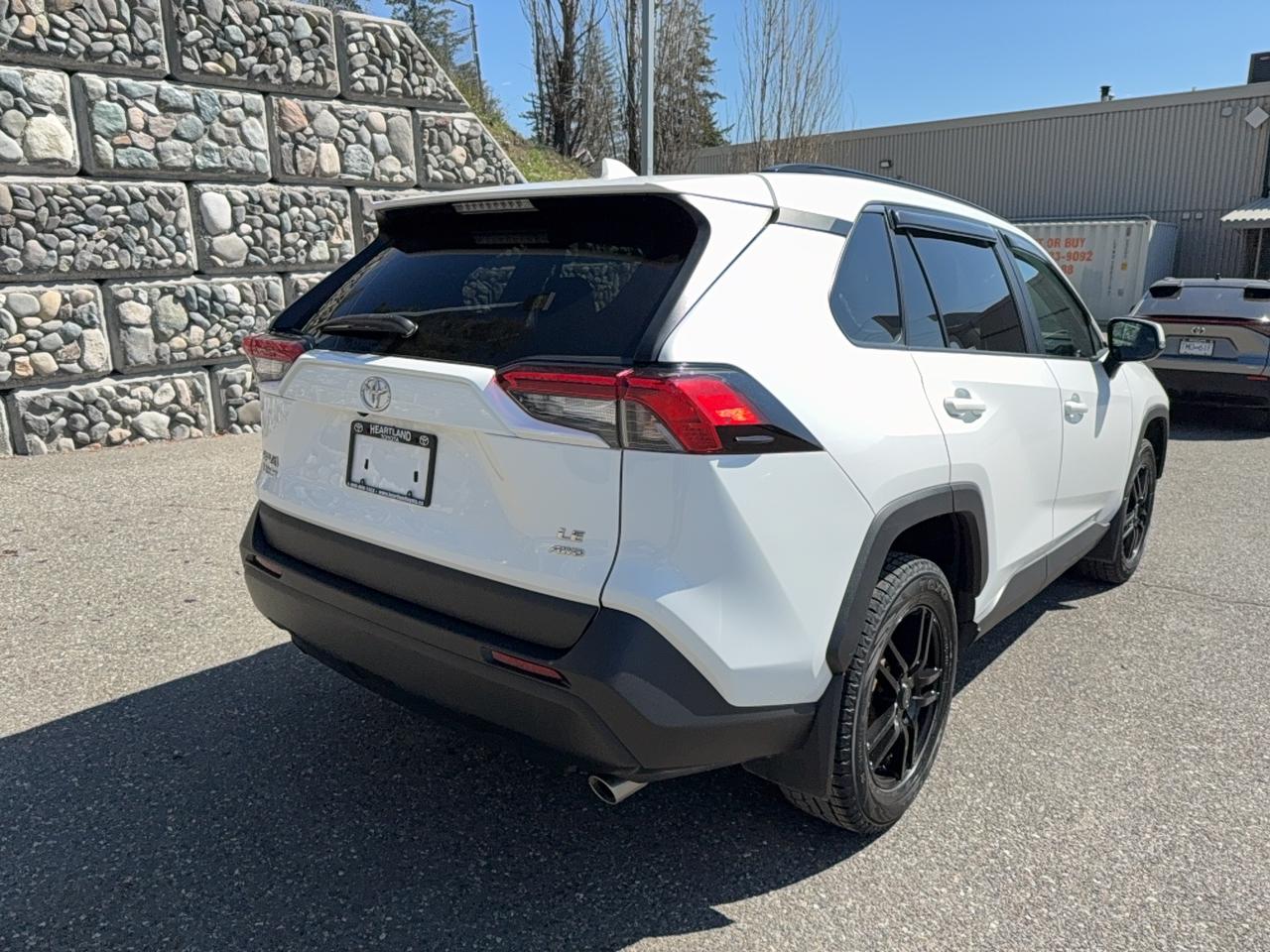 2020 Toyota RAV4 LE Photo