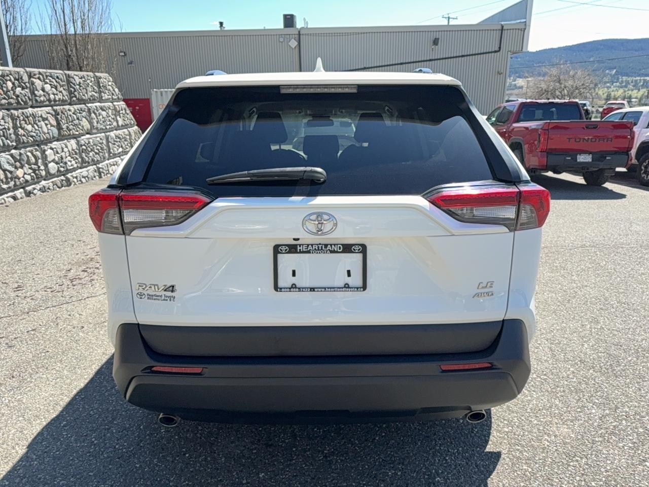 2020 Toyota RAV4 LE Photo