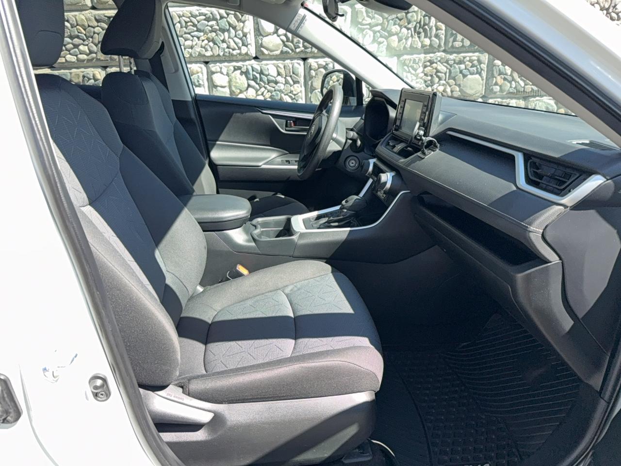 2020 Toyota RAV4 LE Photo