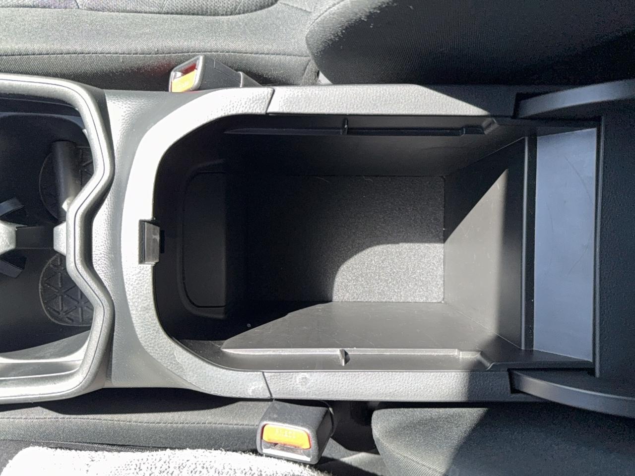 2020 Toyota RAV4 LE Photo