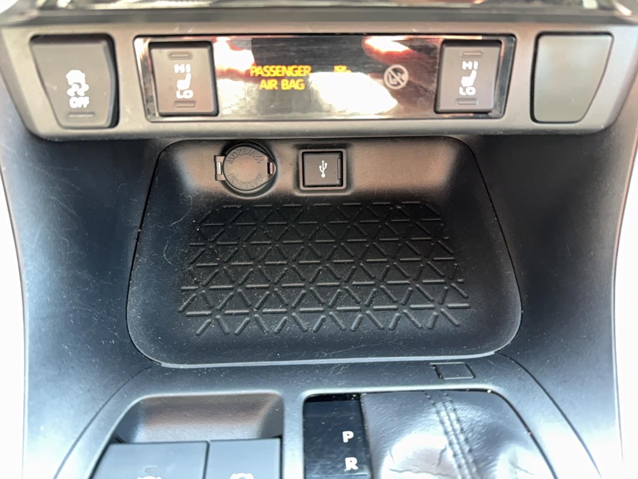 2020 Toyota RAV4 LE Photo