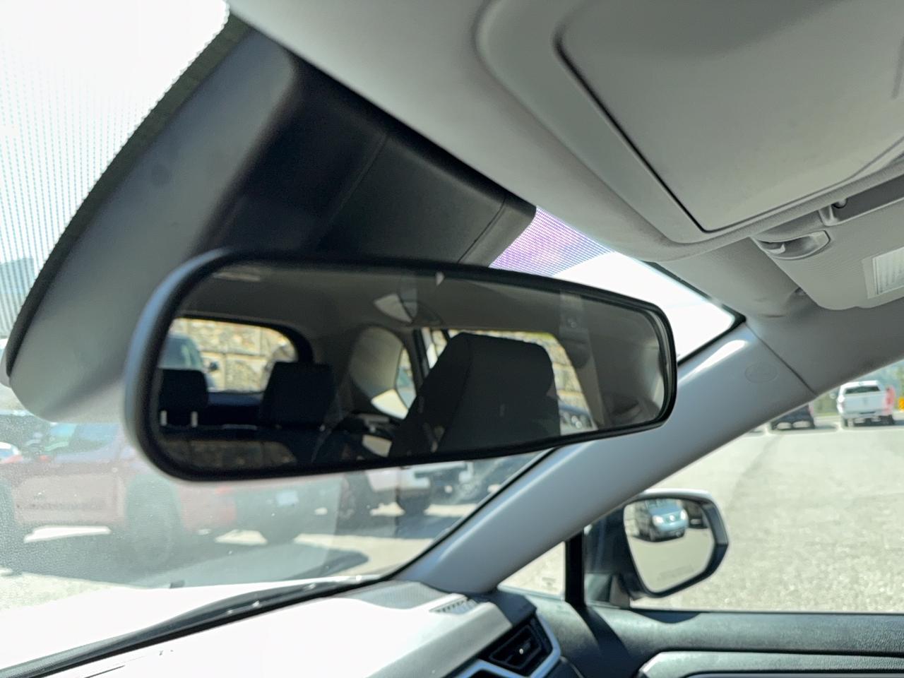 2020 Toyota RAV4 LE Photo