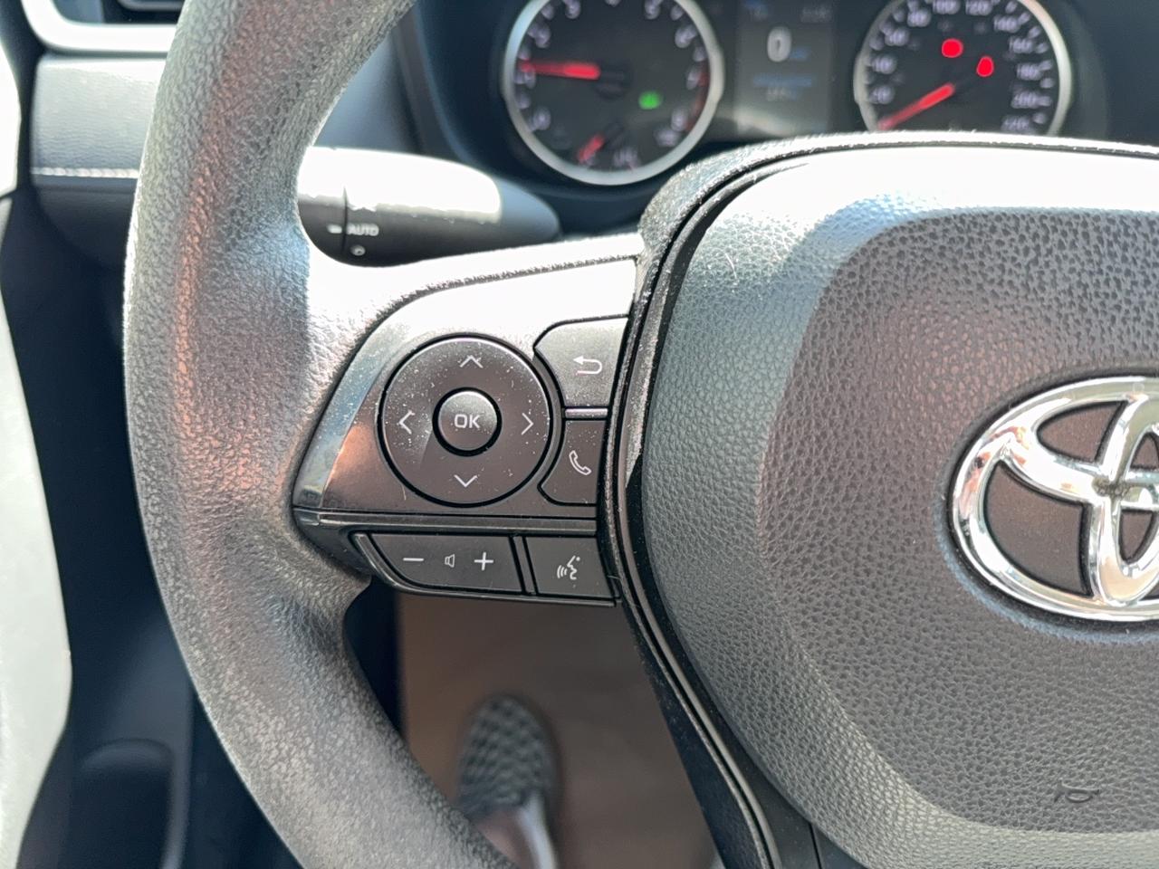 2020 Toyota RAV4 LE Photo