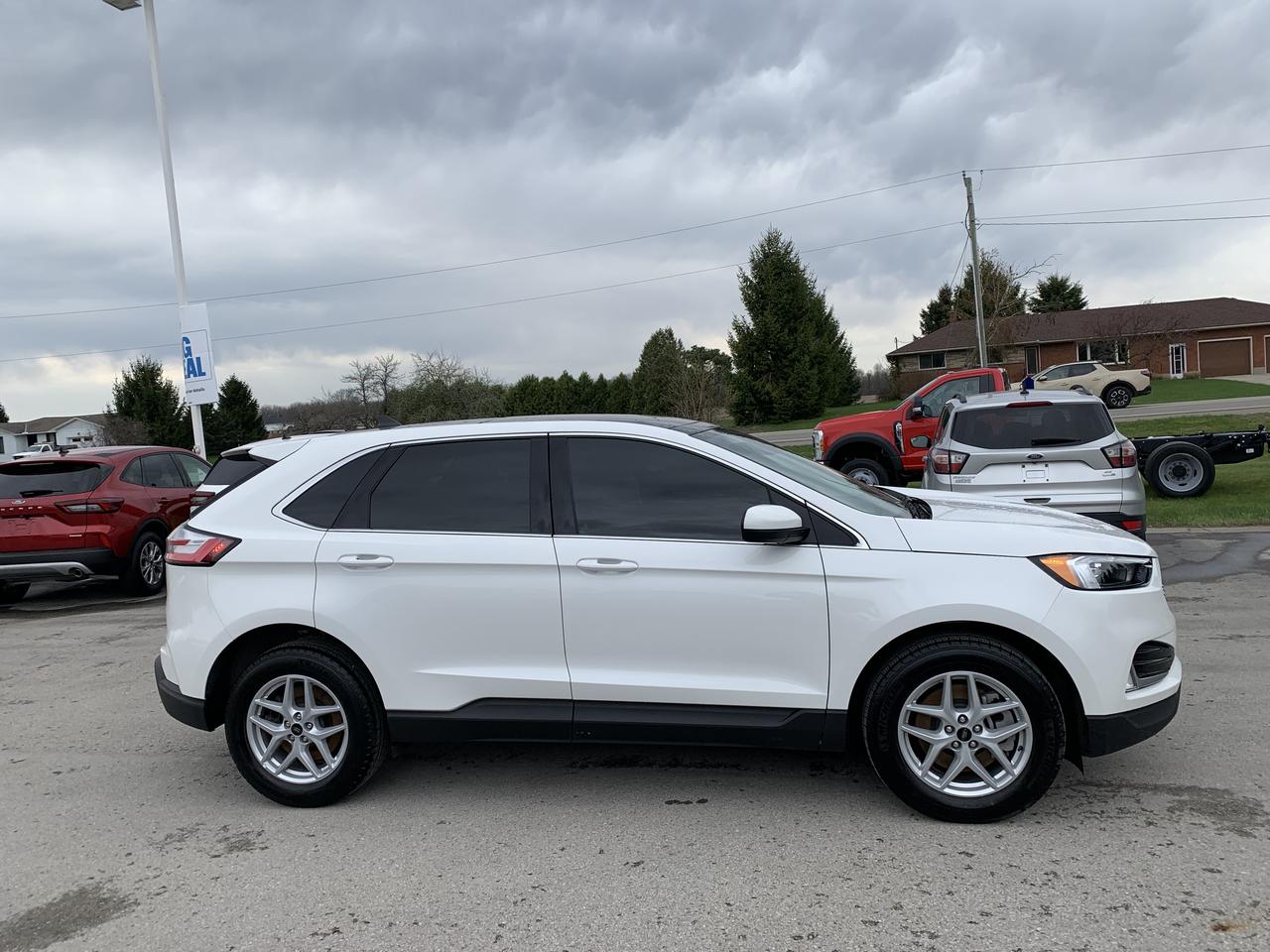 2024 Ford Edge SEL AWD Photo3