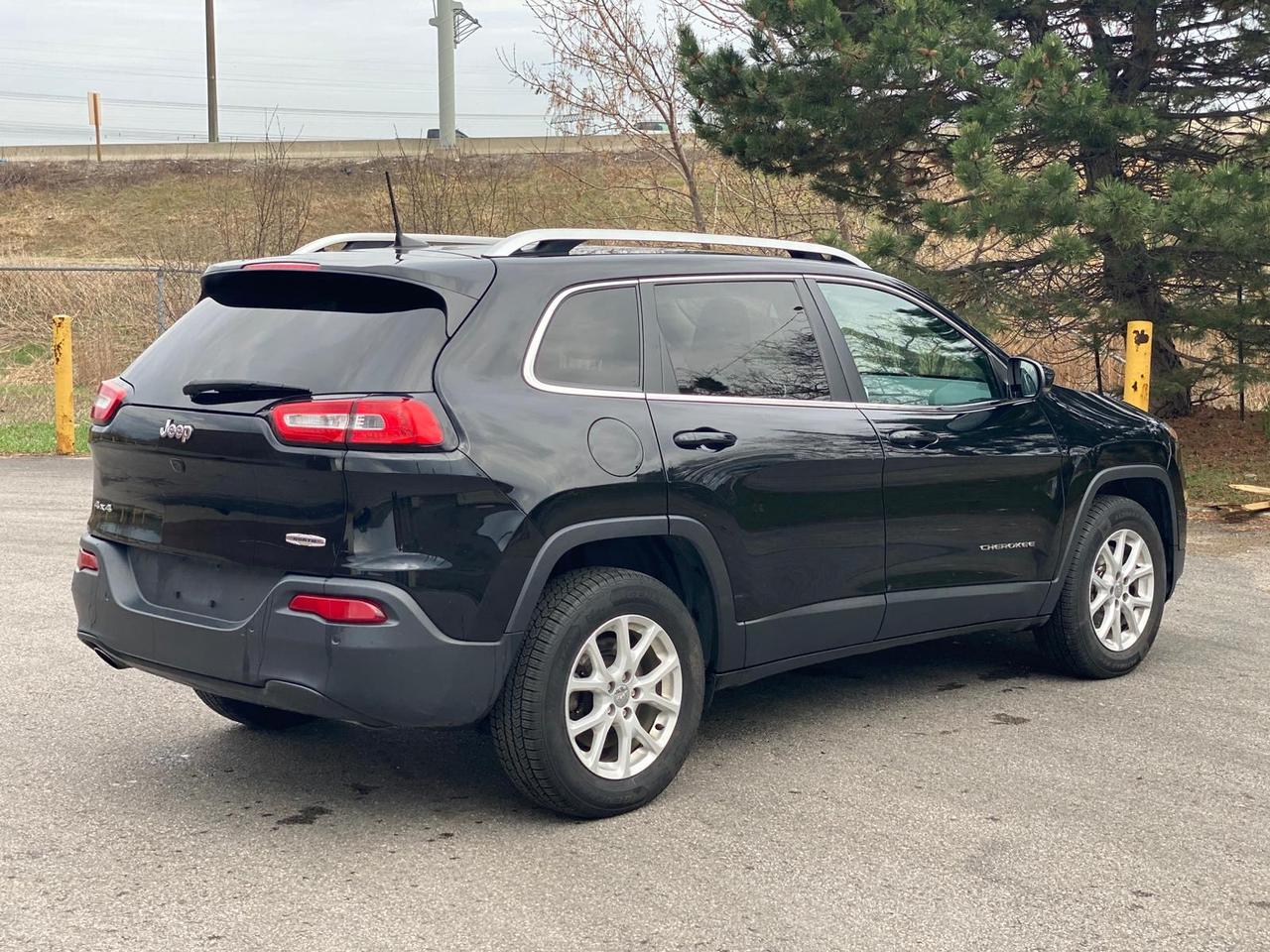 2018 Jeep Cherokee Latitude 4X4 | NO ACCIDENT Photo3