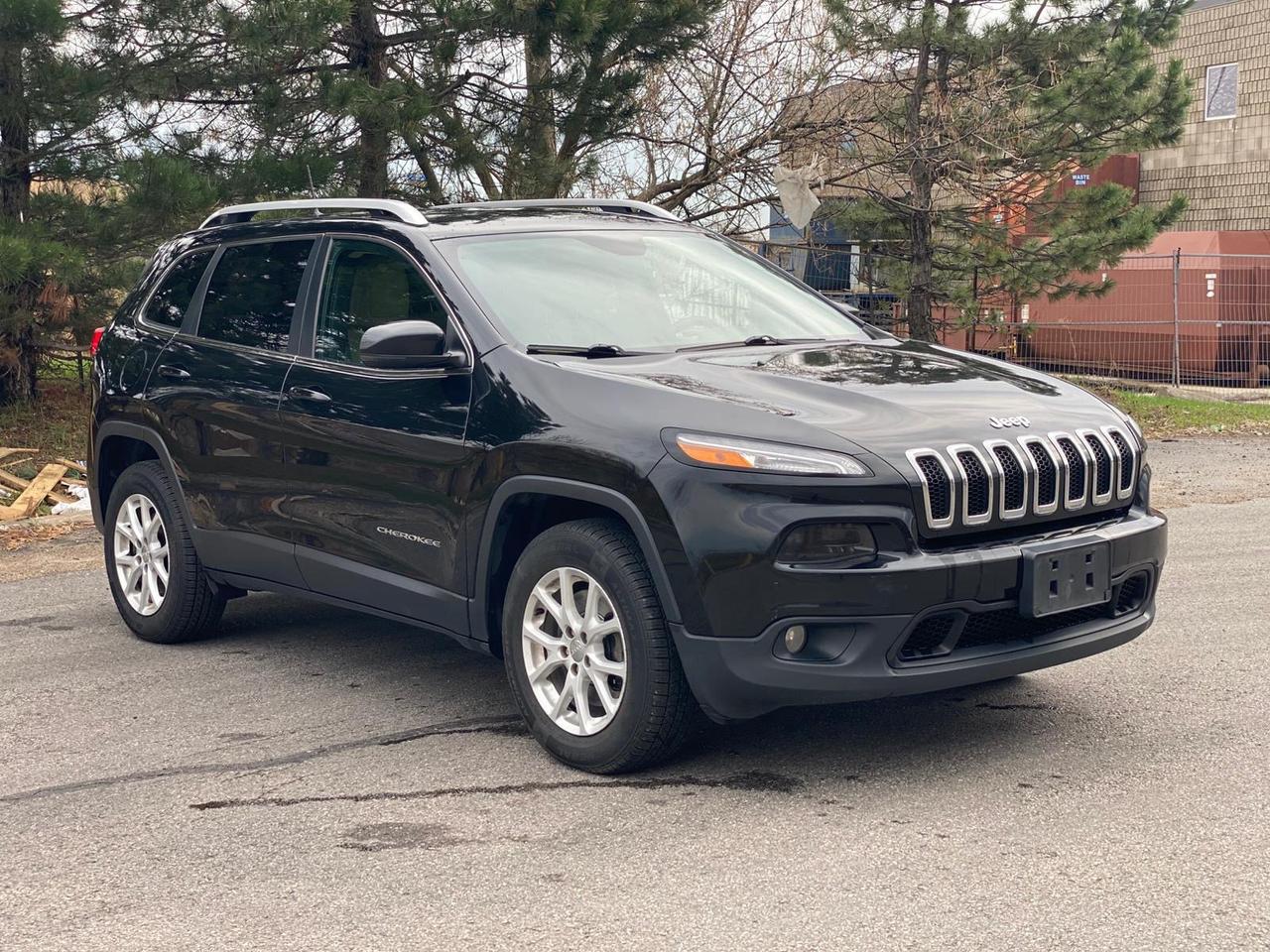 2018 Jeep Cherokee Latitude 4X4 | NO ACCIDENT Photo2