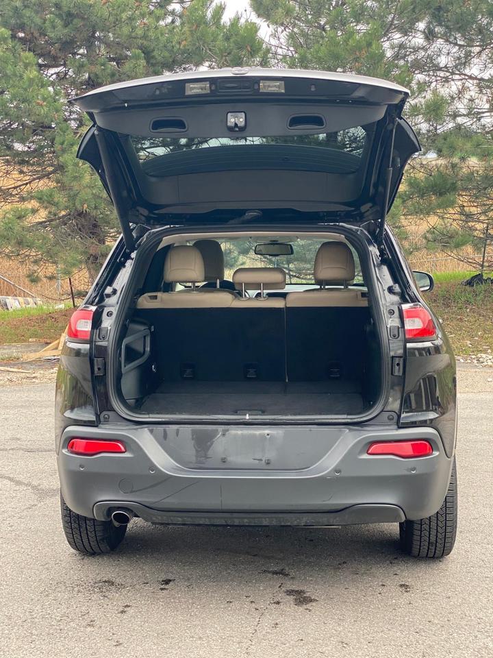 2018 Jeep Cherokee Latitude 4X4 | NO ACCIDENT Photo