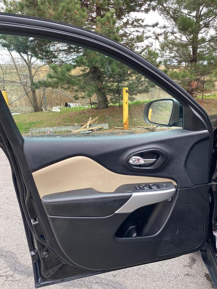 2018 Jeep Cherokee Latitude 4X4 | NO ACCIDENT Photo